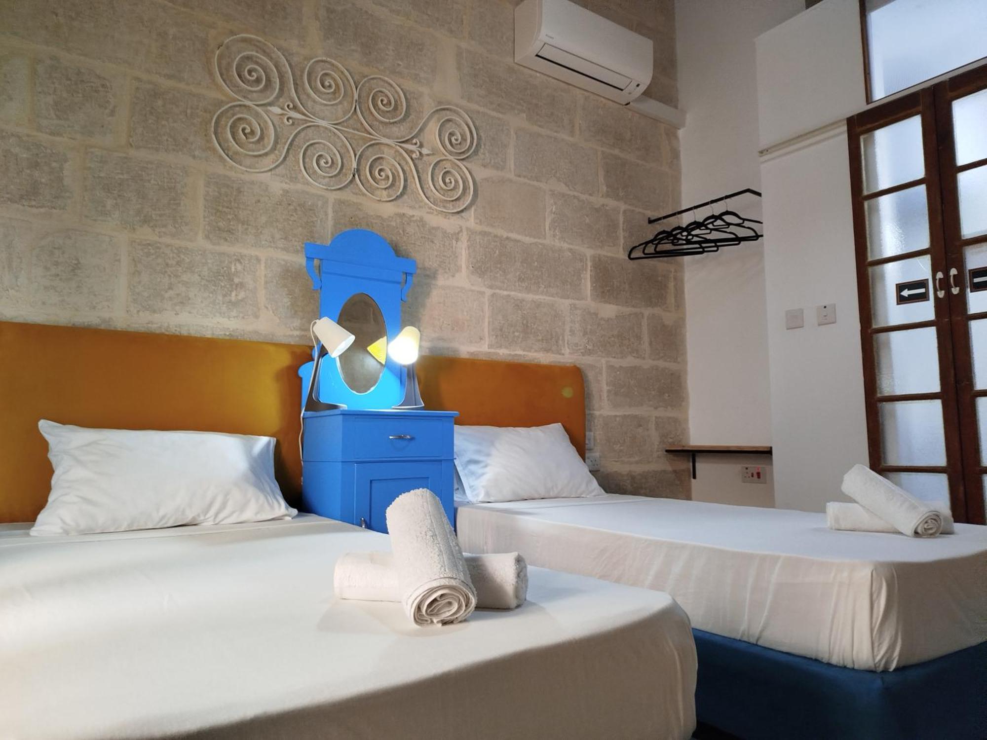 Limestone Sun Suites Слима Екстериор снимка